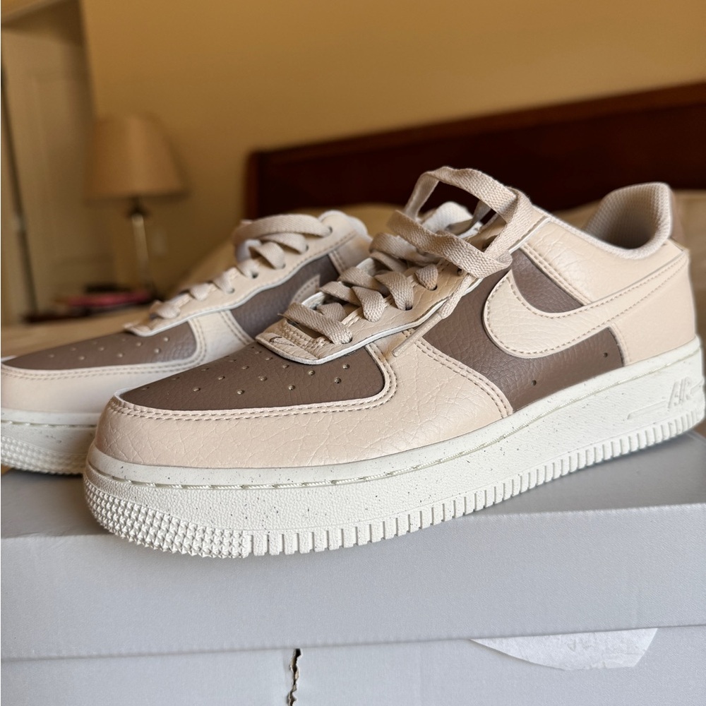 Nike Air Force 1 07 in Mink Brown Light Orewood Brown Sail